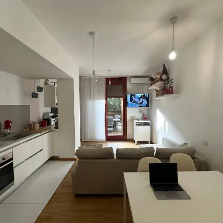 Be-c0 Bicocca Luxury Garden 아파트 *